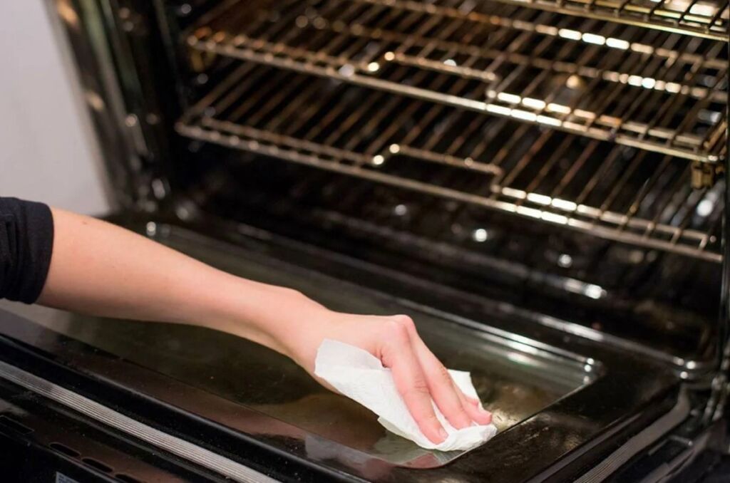 Почему использовать пар для очистки духовки?