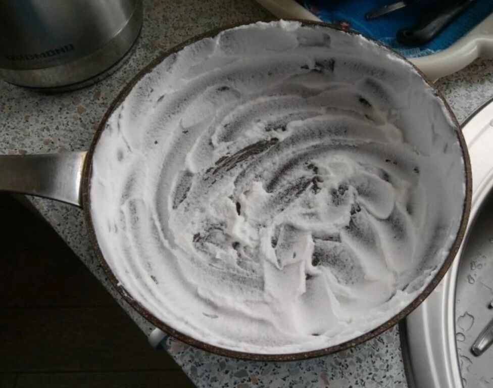 Мытье алюминиевой сковороды