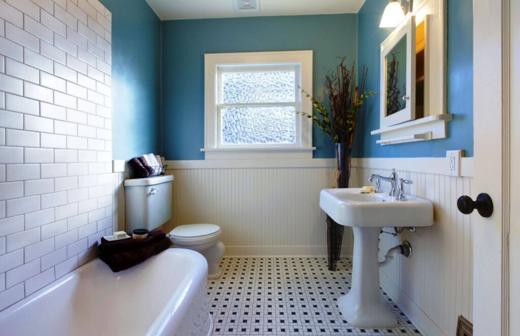 Чем заменить плитку в ванной комнате? | 📝 ТОП-10 материалов